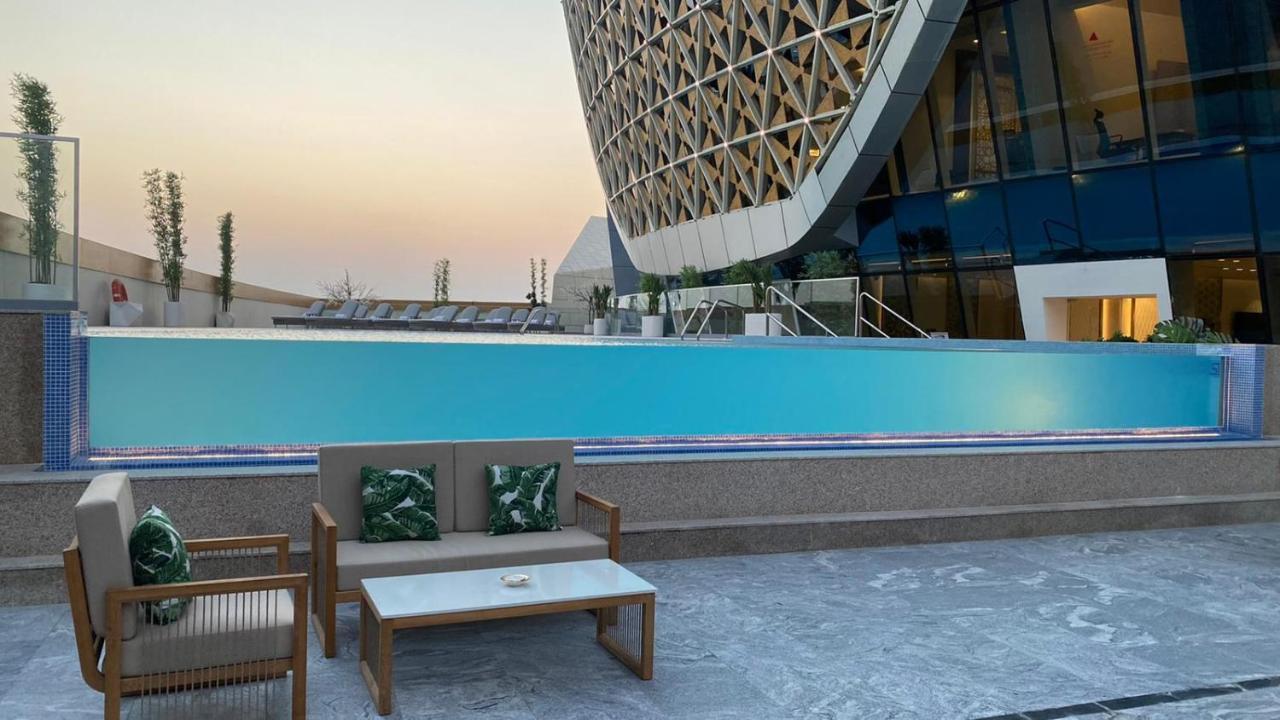 Velero Hotel Doha Lusail 外观 照片 The pool at the Ritz-Carlton, DIFC