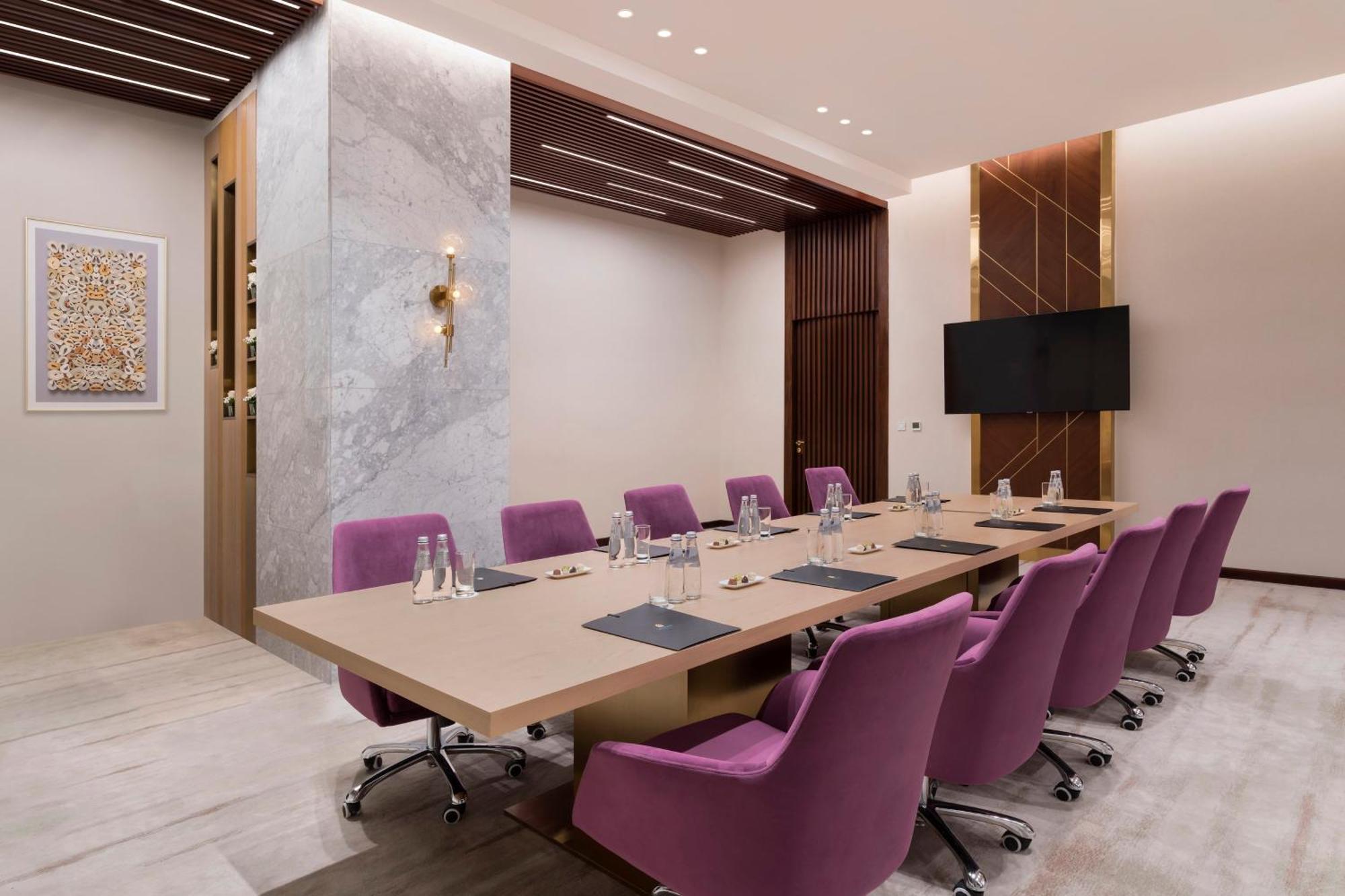 Velero Hotel Doha Lusail 外观 照片 Boardroom