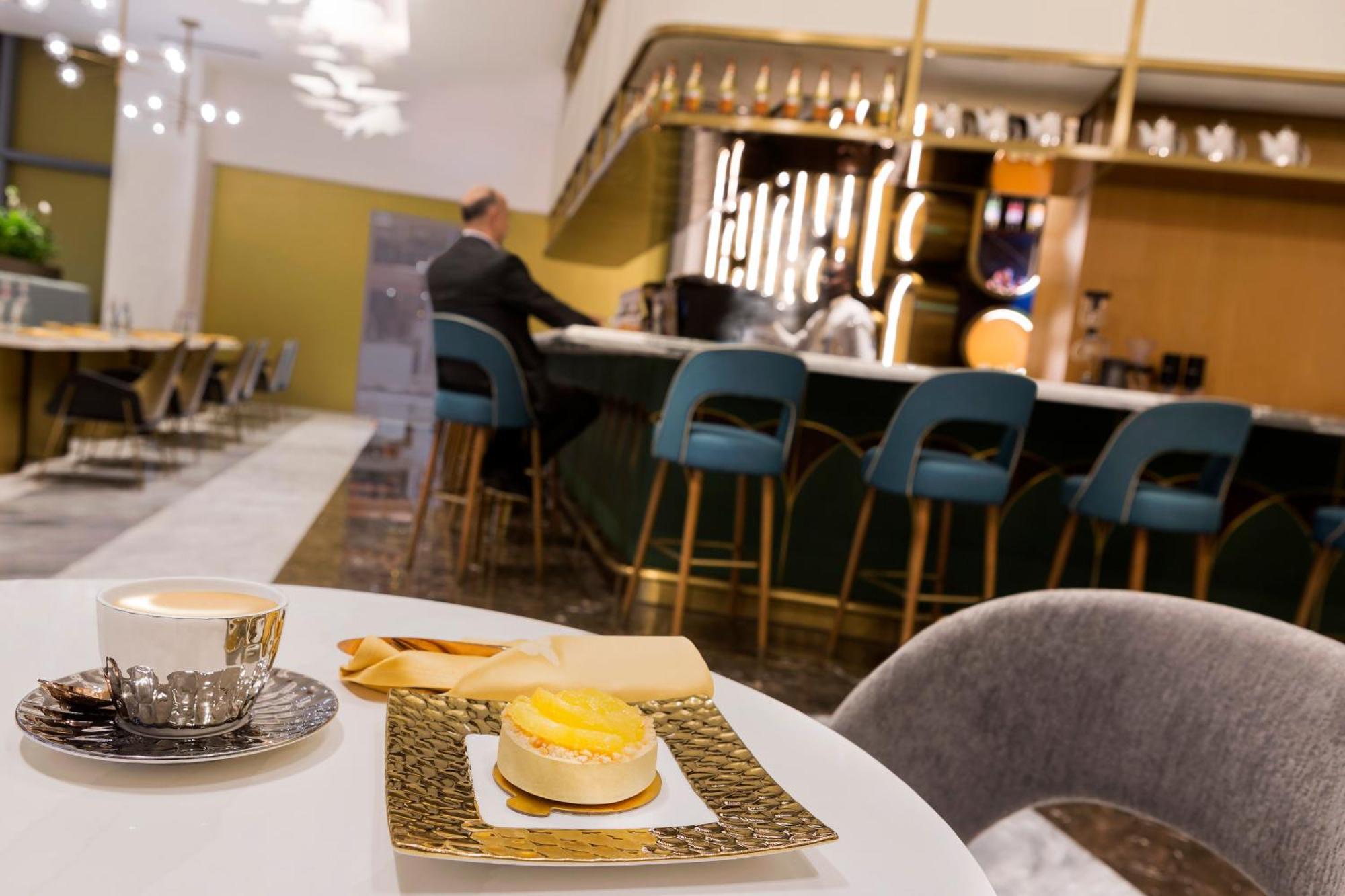 Velero Hotel Doha Lusail 外观 照片 The bar at the lounge