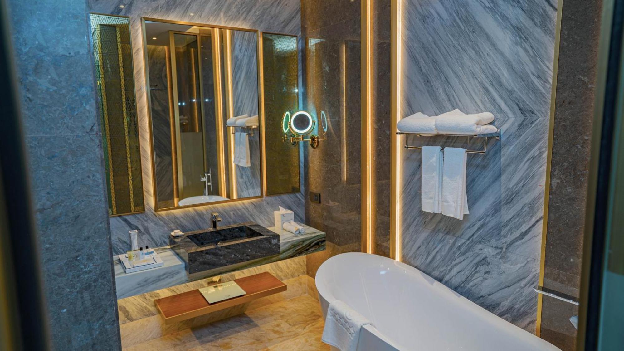 Velero Hotel Doha Lusail 外观 照片 Bathroom