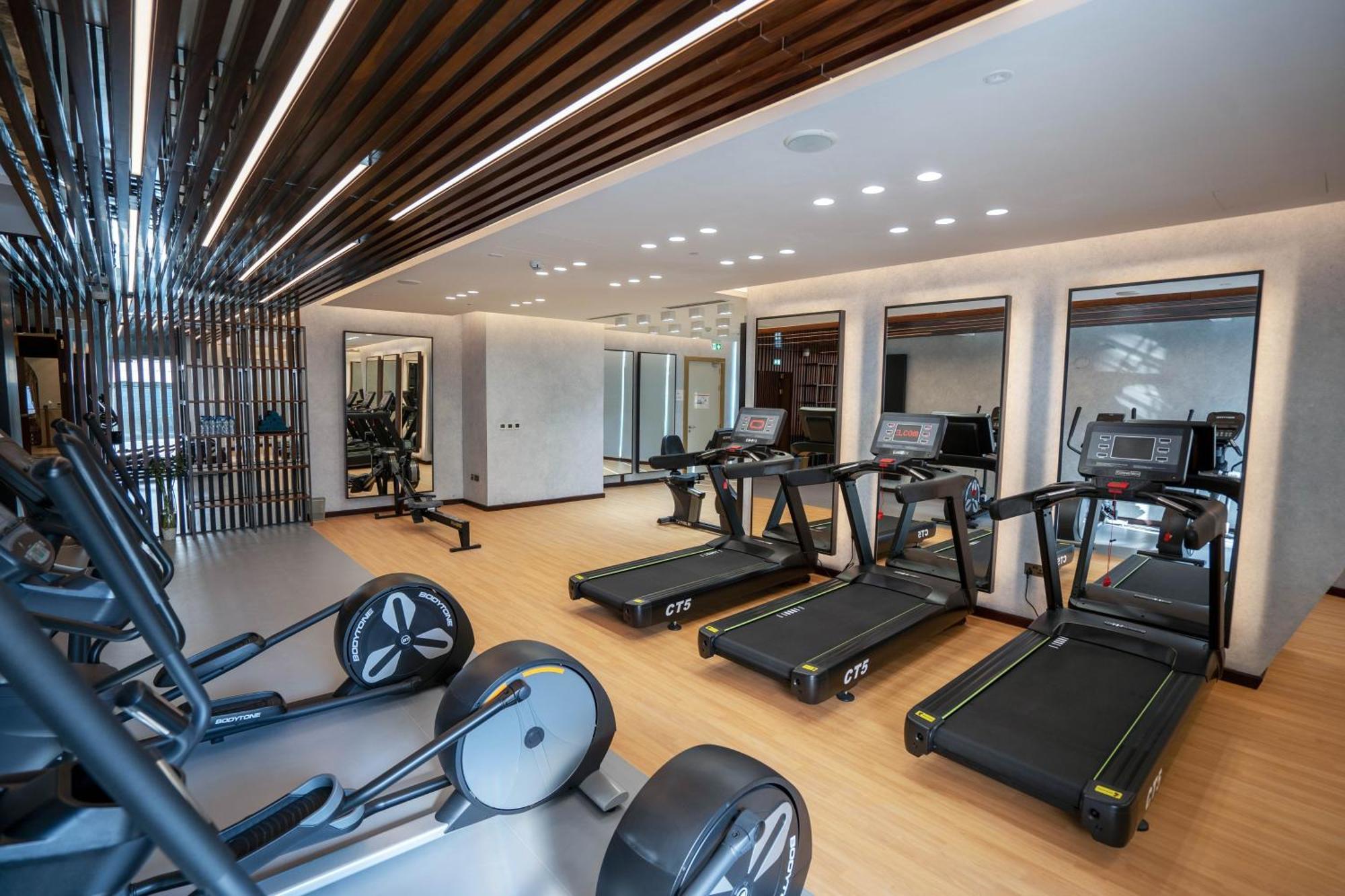 Velero Hotel Doha Lusail 外观 照片 The gym at the hotel
